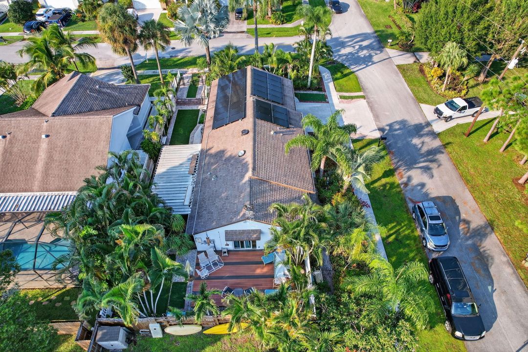 For Sale: $499,000 (2 beds, 2 baths, 1220 Square Feet)