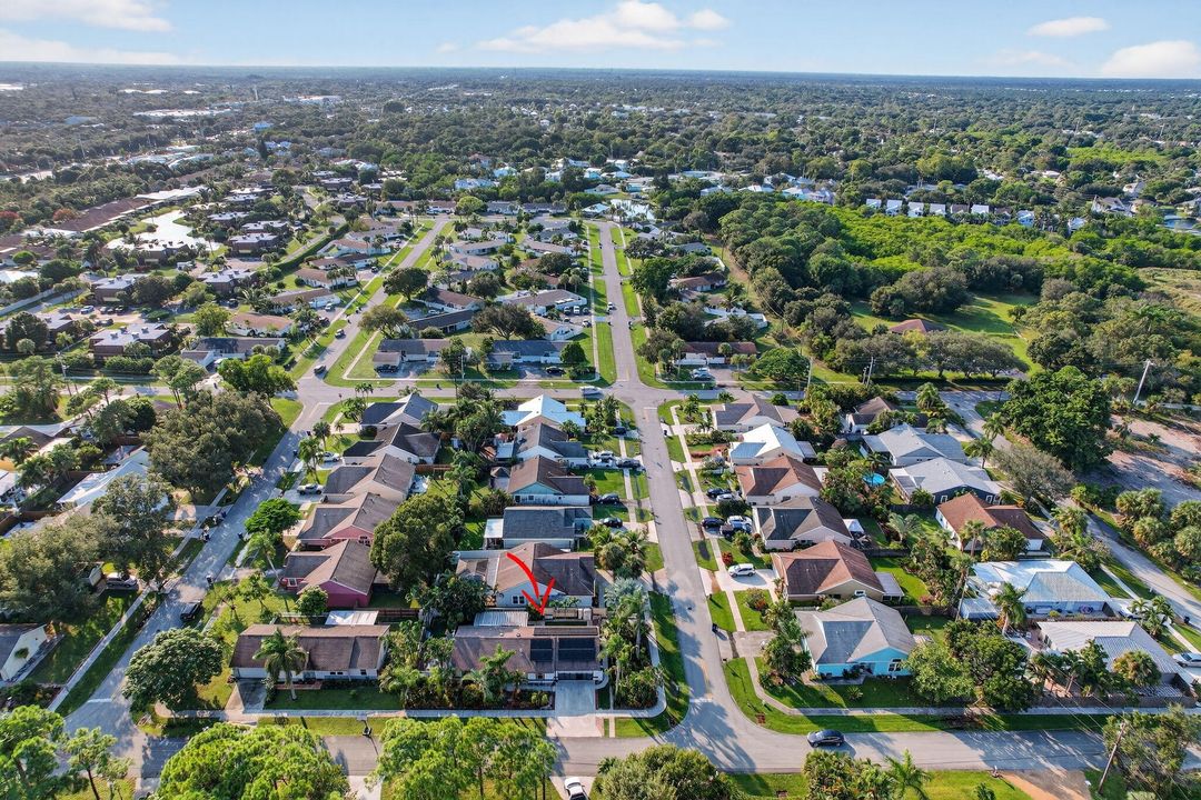 For Sale: $499,000 (2 beds, 2 baths, 1220 Square Feet)