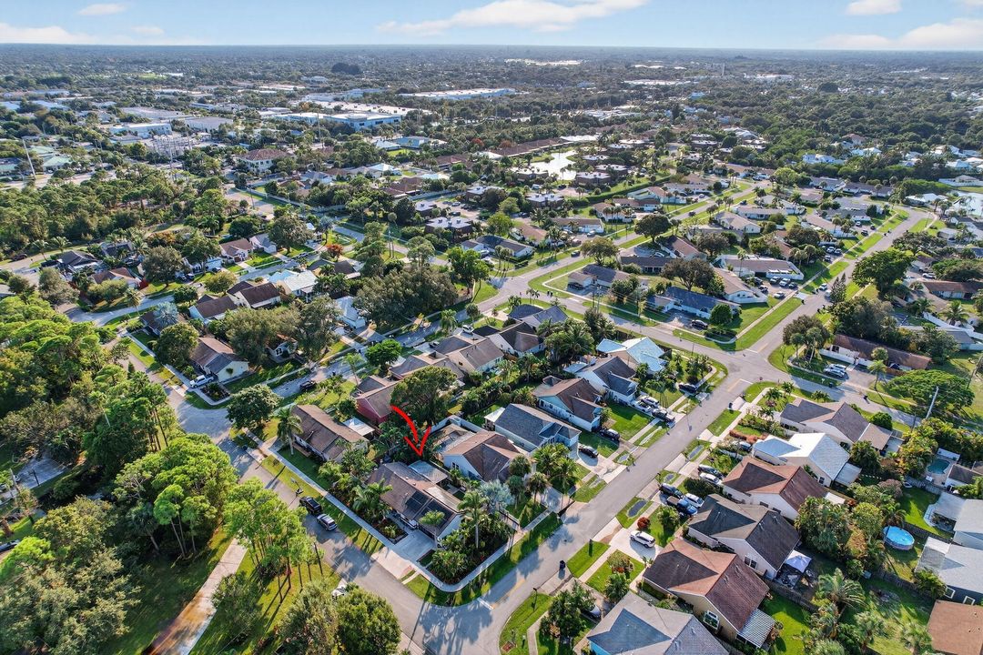 For Sale: $499,000 (2 beds, 2 baths, 1220 Square Feet)