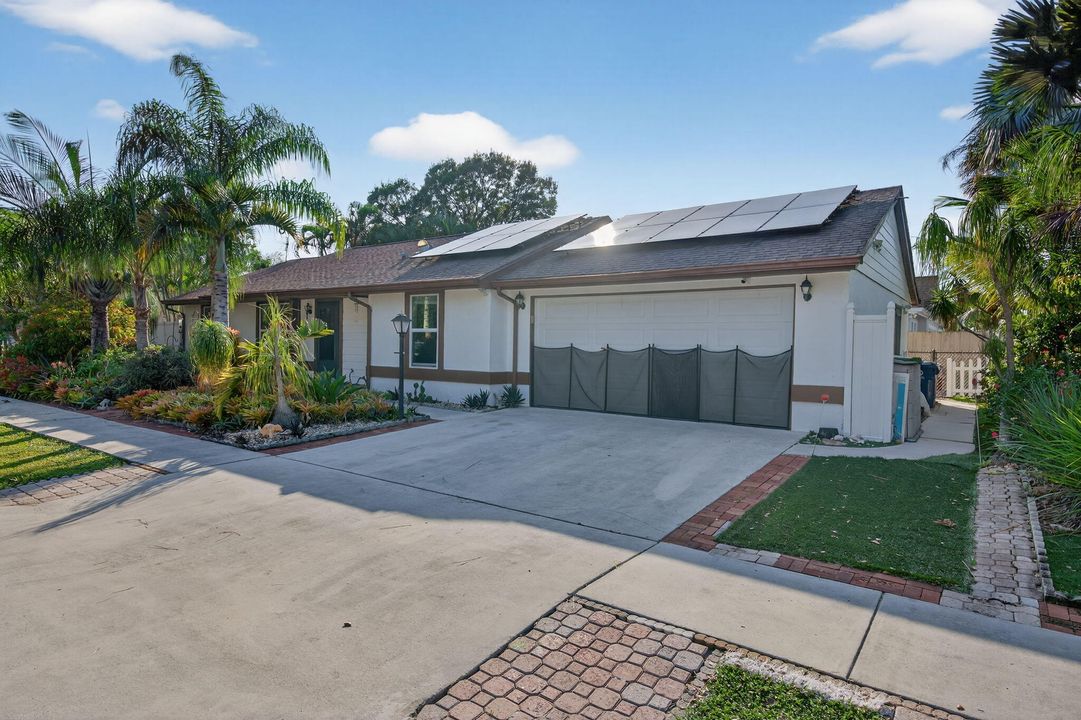 For Sale: $499,000 (2 beds, 2 baths, 1220 Square Feet)