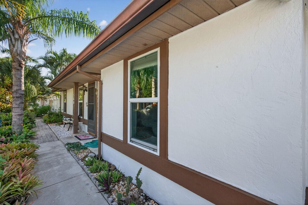 For Sale: $499,000 (2 beds, 2 baths, 1220 Square Feet)