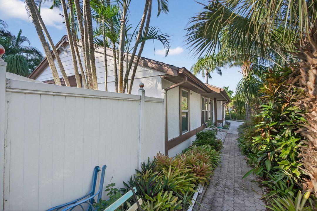 For Sale: $499,000 (2 beds, 2 baths, 1220 Square Feet)