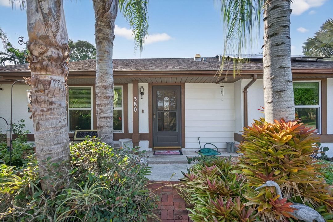 For Sale: $499,000 (2 beds, 2 baths, 1220 Square Feet)