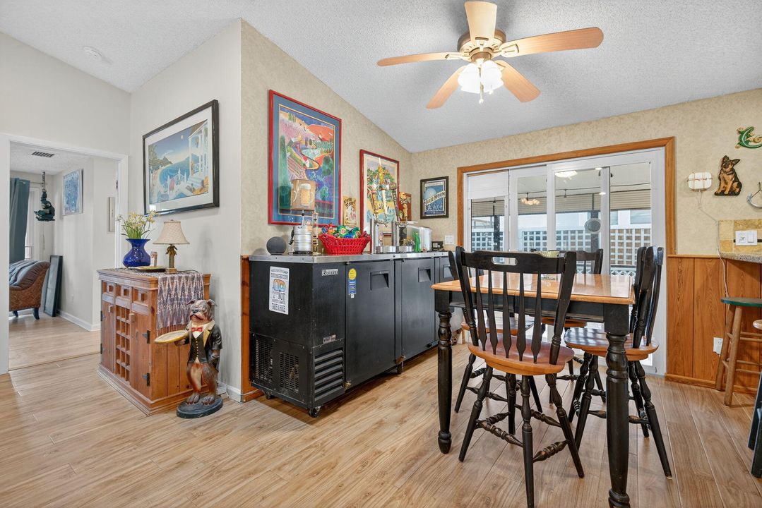 For Sale: $499,000 (2 beds, 2 baths, 1220 Square Feet)