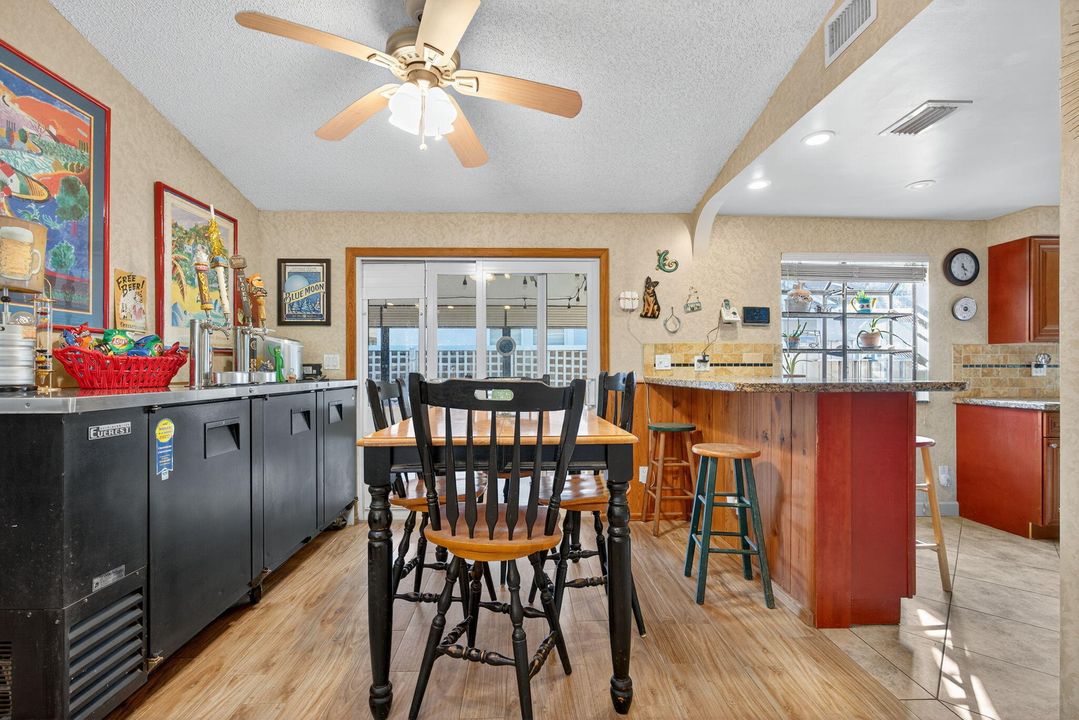 For Sale: $499,000 (2 beds, 2 baths, 1220 Square Feet)