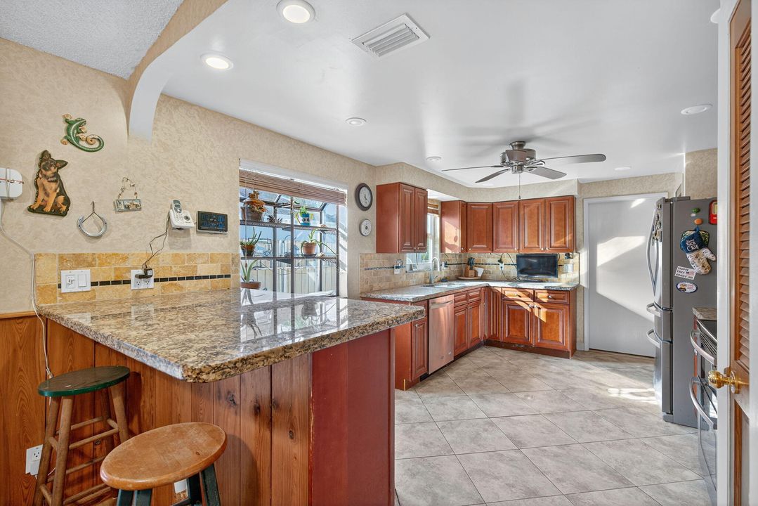 For Sale: $499,000 (2 beds, 2 baths, 1220 Square Feet)