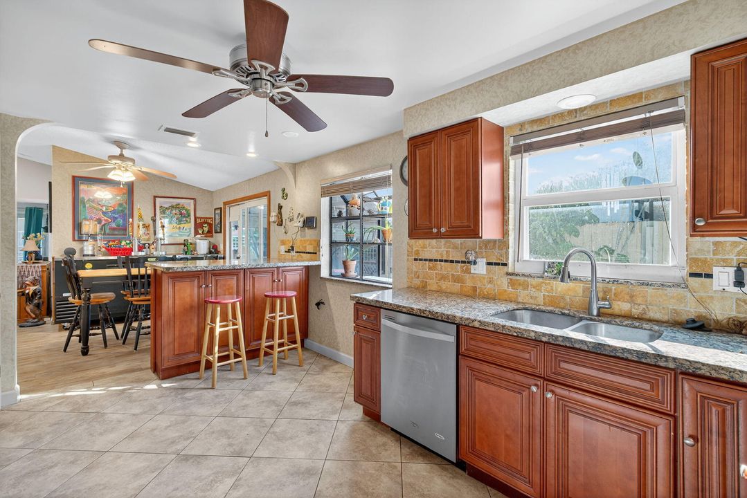 For Sale: $499,000 (2 beds, 2 baths, 1220 Square Feet)