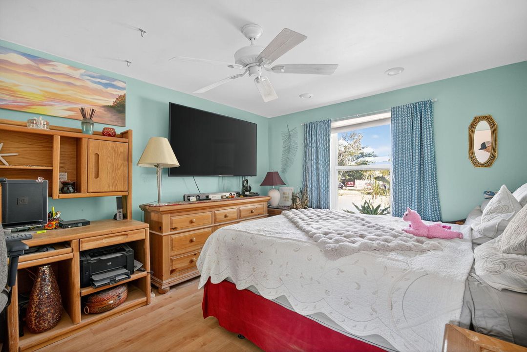 For Sale: $499,000 (2 beds, 2 baths, 1220 Square Feet)