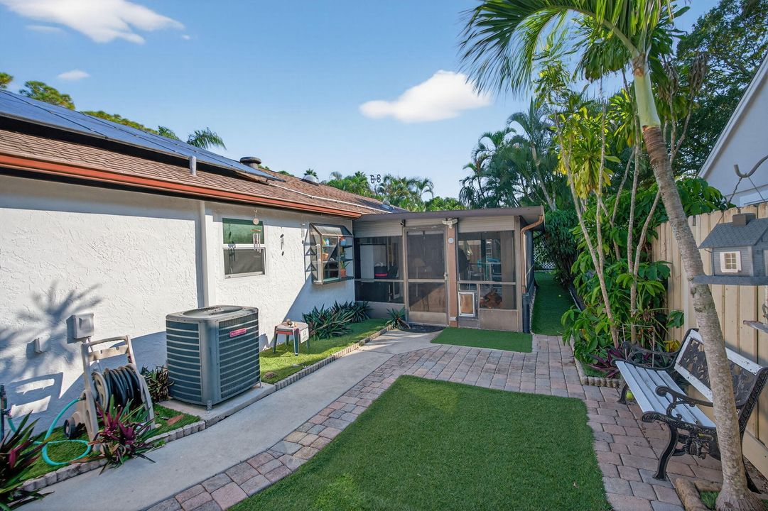 For Sale: $499,000 (2 beds, 2 baths, 1220 Square Feet)