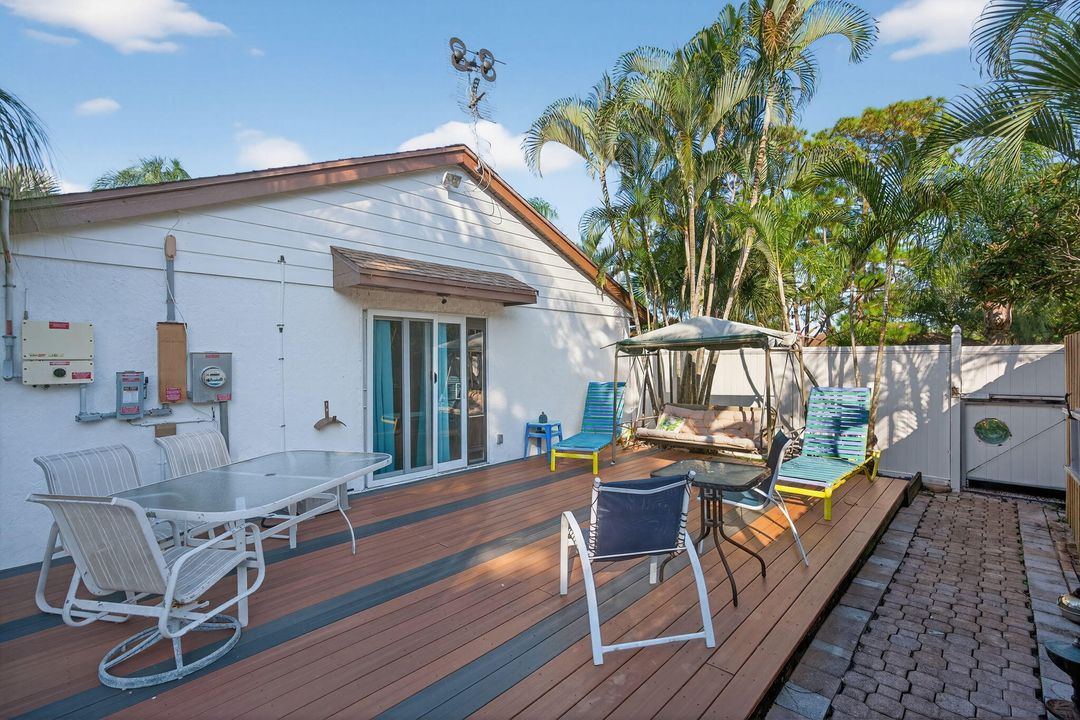 For Sale: $499,000 (2 beds, 2 baths, 1220 Square Feet)