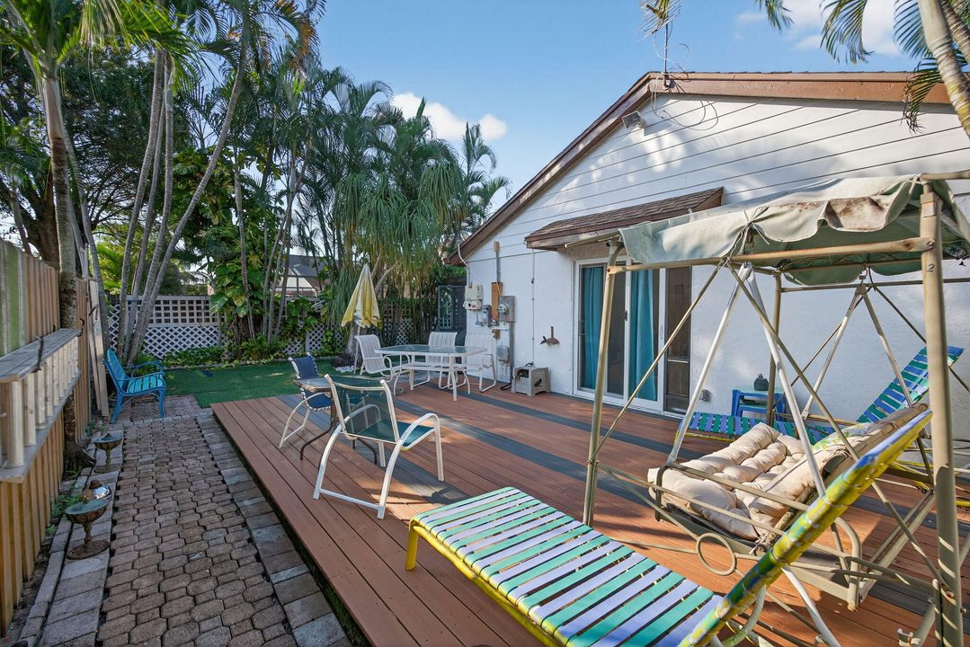 For Sale: $499,000 (2 beds, 2 baths, 1220 Square Feet)