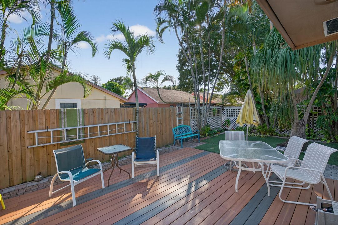 For Sale: $499,000 (2 beds, 2 baths, 1220 Square Feet)