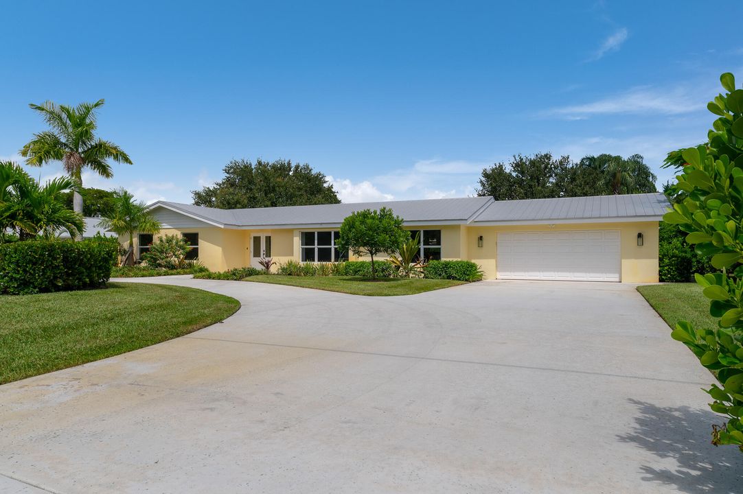 For Sale: $995,000 (4 beds, 3 baths, 2725 Square Feet)