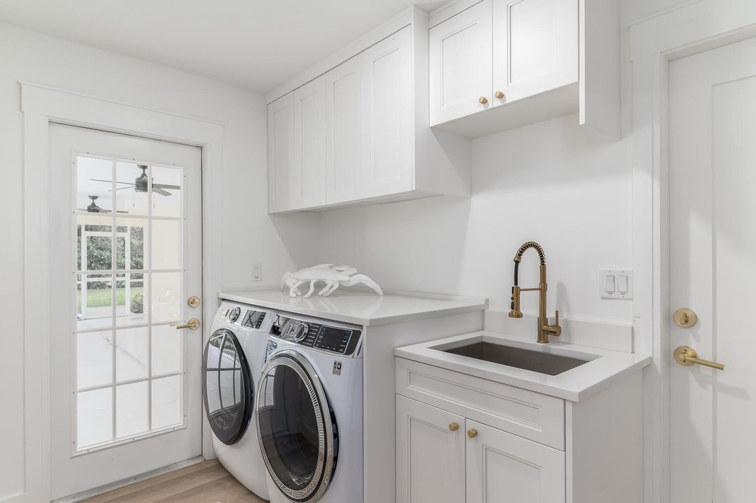 For Sale: $995,000 (4 beds, 3 baths, 2725 Square Feet)