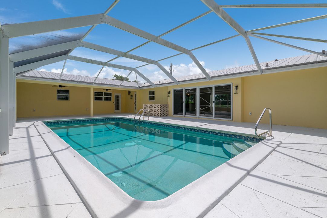 For Sale: $995,000 (4 beds, 3 baths, 2725 Square Feet)