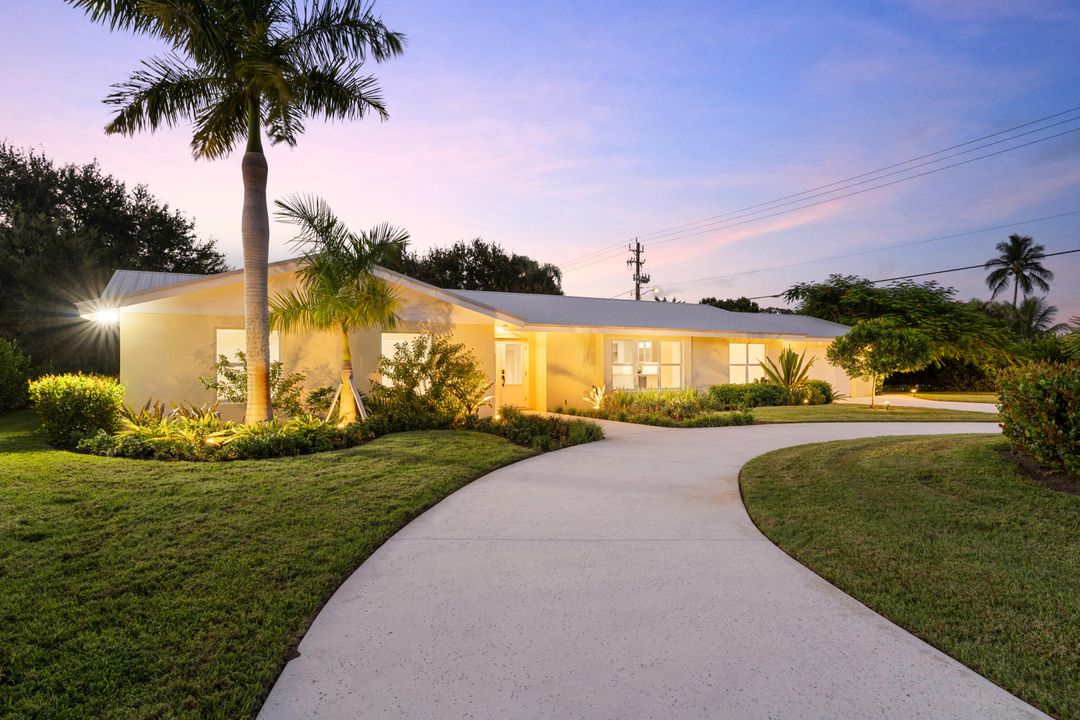 For Sale: $995,000 (4 beds, 3 baths, 2725 Square Feet)