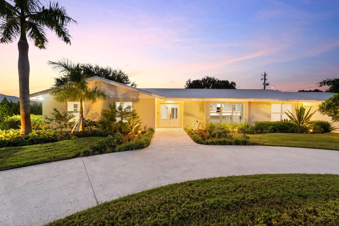 For Sale: $995,000 (4 beds, 3 baths, 2725 Square Feet)