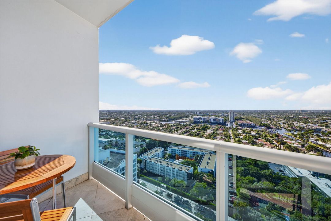 待售: $2,650,000 (3 贝兹, 4 浴室, 2572 平方英尺)