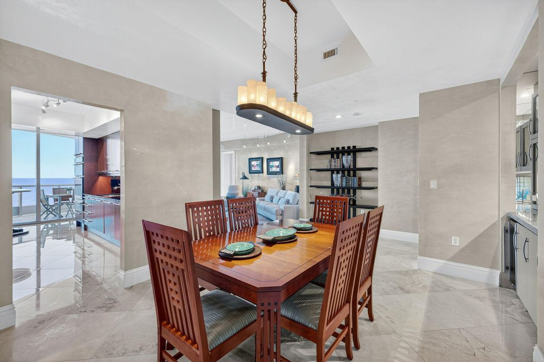 待售: $2,650,000 (3 贝兹, 4 浴室, 2572 平方英尺)