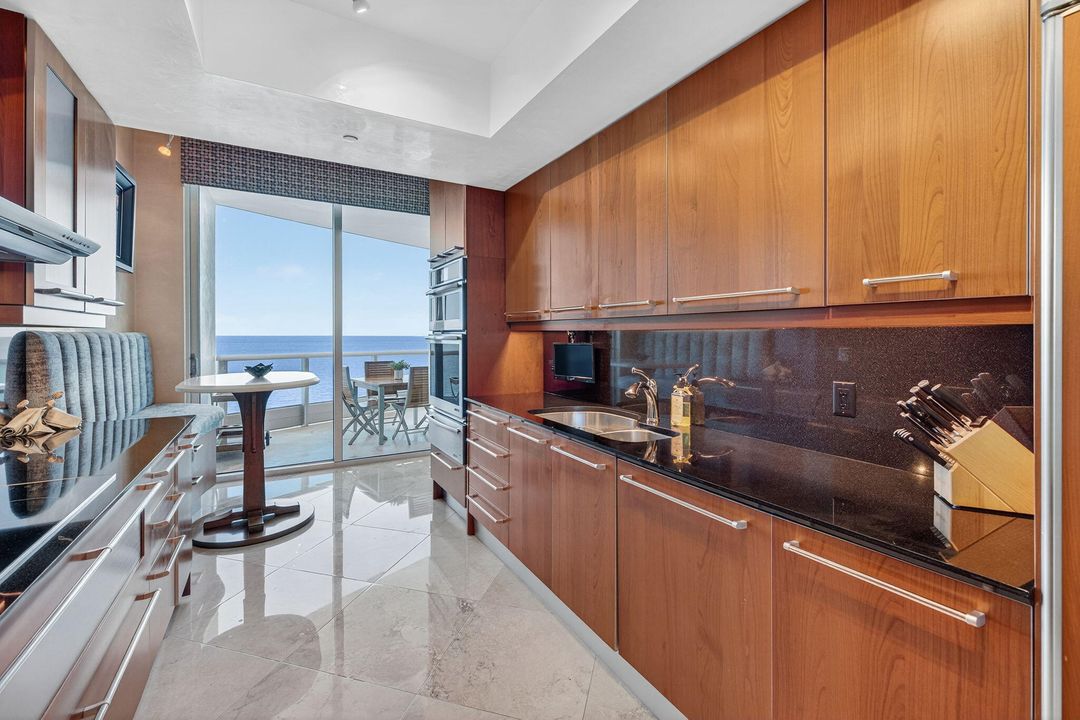 待售: $2,650,000 (3 贝兹, 4 浴室, 2572 平方英尺)