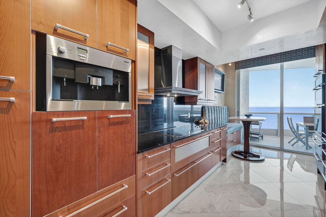 待售: $2,650,000 (3 贝兹, 4 浴室, 2572 平方英尺)