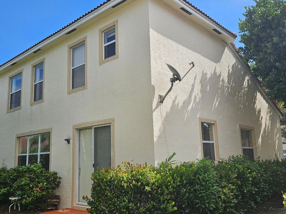 Active With Contract: $475,000 (4 beds, 2 baths, 1840 Square Feet)