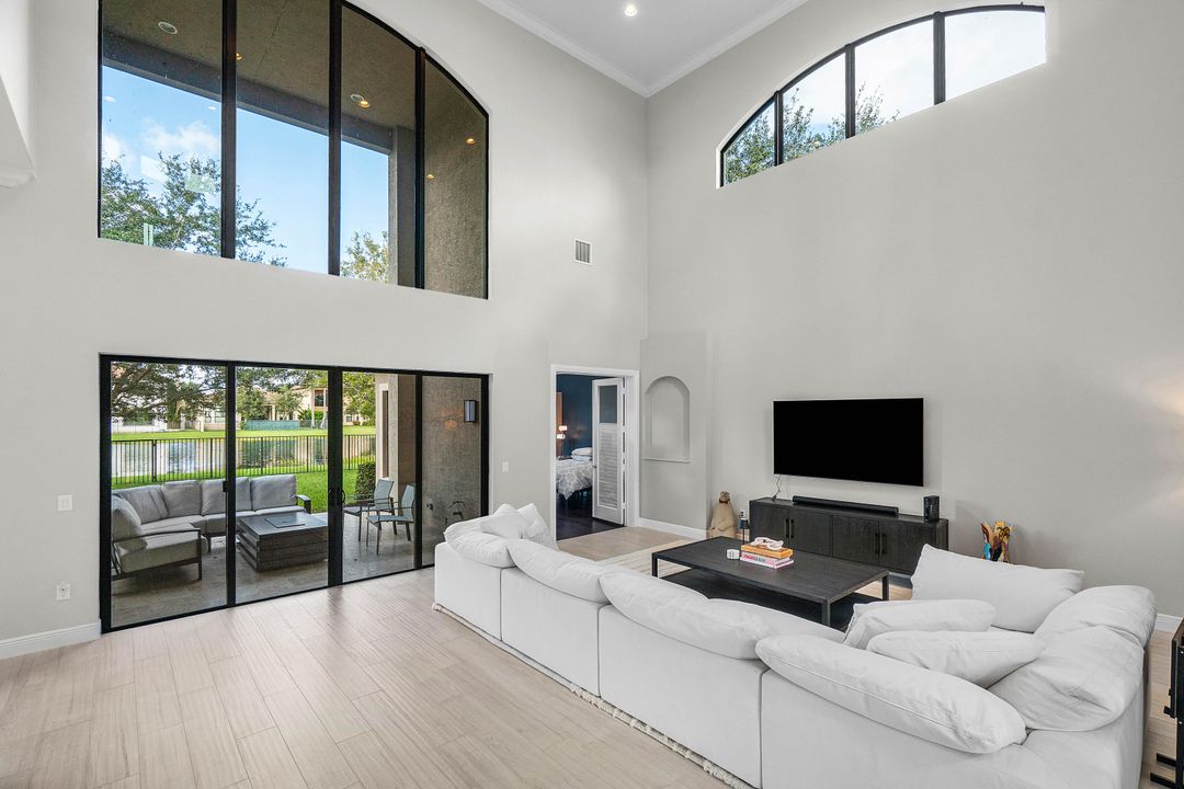 Activo con contrato: $1,719,000 (5 camas, 5 baños, 3932 Pies cuadrados)