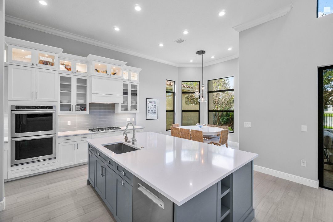 Activo con contrato: $1,719,000 (5 camas, 5 baños, 3932 Pies cuadrados)