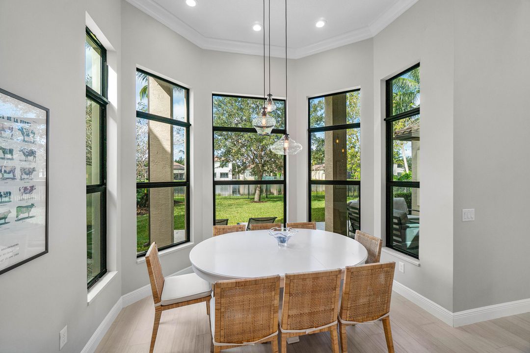 Activo con contrato: $1,719,000 (5 camas, 5 baños, 3932 Pies cuadrados)