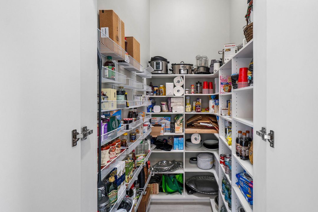 Activo con contrato: $1,719,000 (5 camas, 5 baños, 3932 Pies cuadrados)