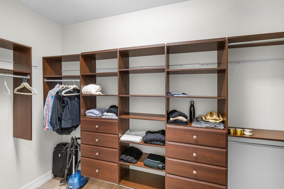 Activo con contrato: $1,719,000 (5 camas, 5 baños, 3932 Pies cuadrados)