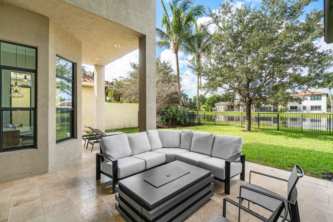 Activo con contrato: $1,719,000 (5 camas, 5 baños, 3932 Pies cuadrados)