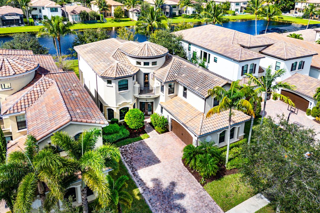 Activo con contrato: $1,719,000 (5 camas, 5 baños, 3932 Pies cuadrados)