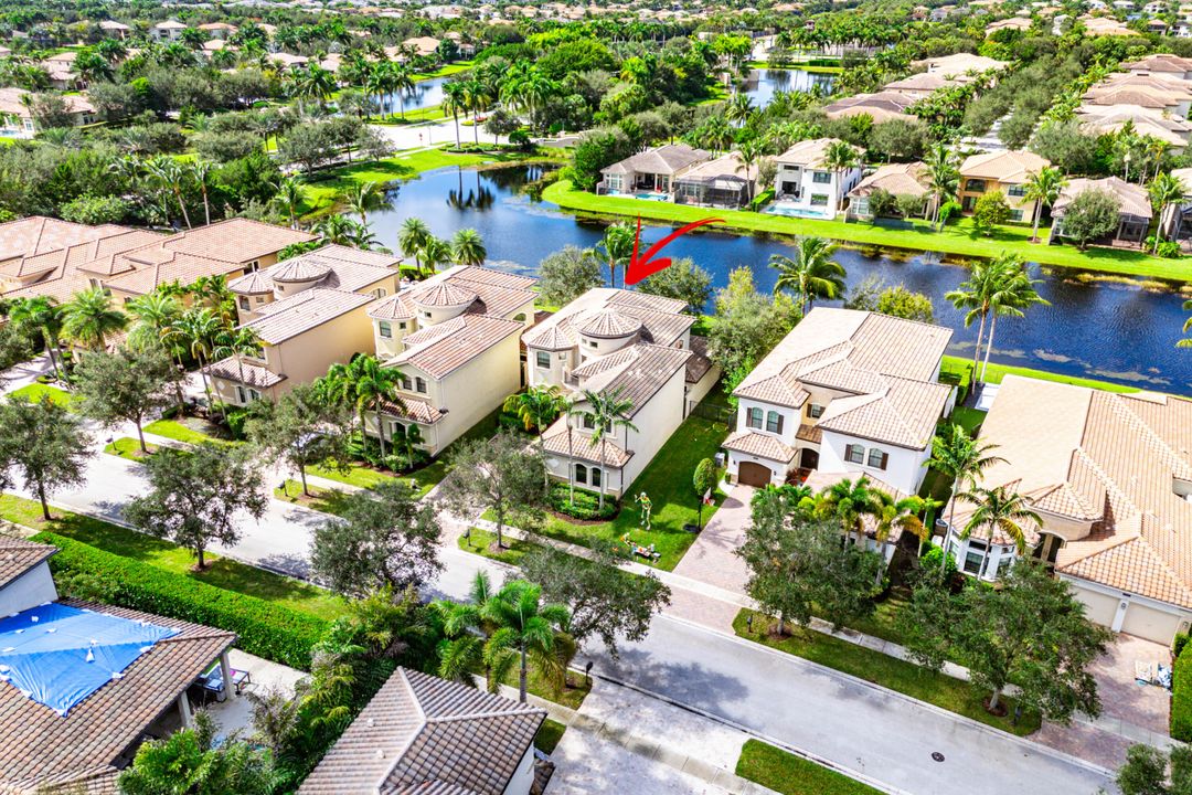 Activo con contrato: $1,719,000 (5 camas, 5 baños, 3932 Pies cuadrados)