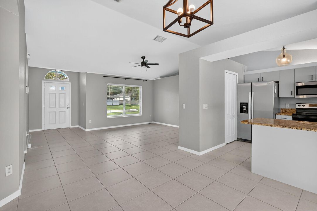 待售: $415,000 (3 贝兹, 2 浴室, 1304 平方英尺)