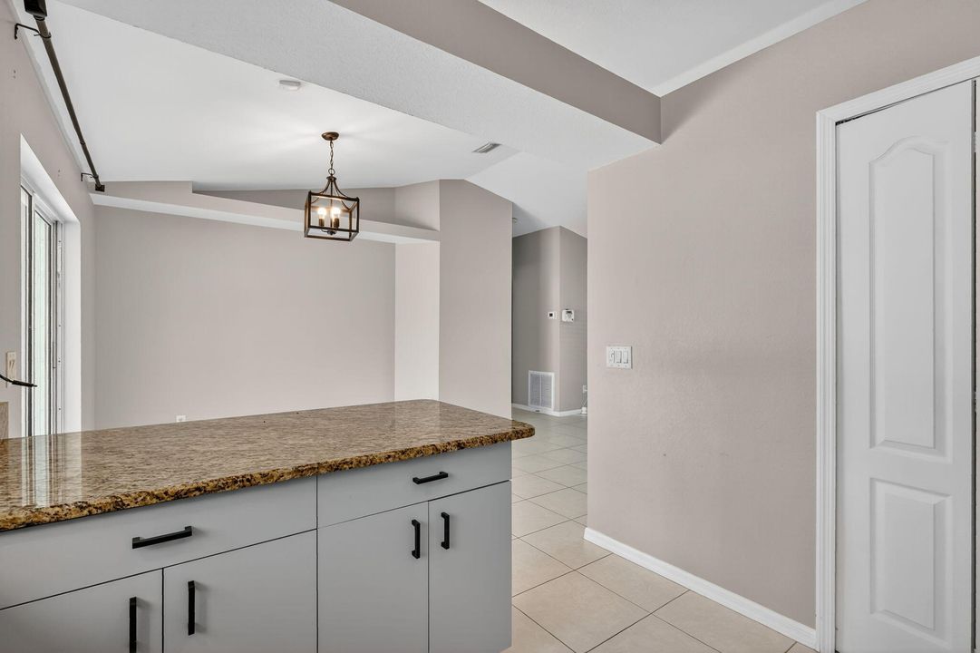 待售: $415,000 (3 贝兹, 2 浴室, 1304 平方英尺)