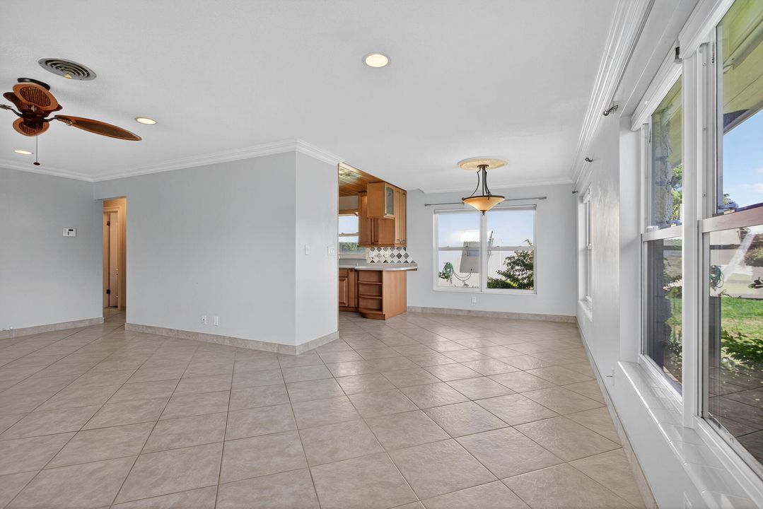 合同活跃: $3,000 (2 贝兹, 2 浴室, 1100 平方英尺)