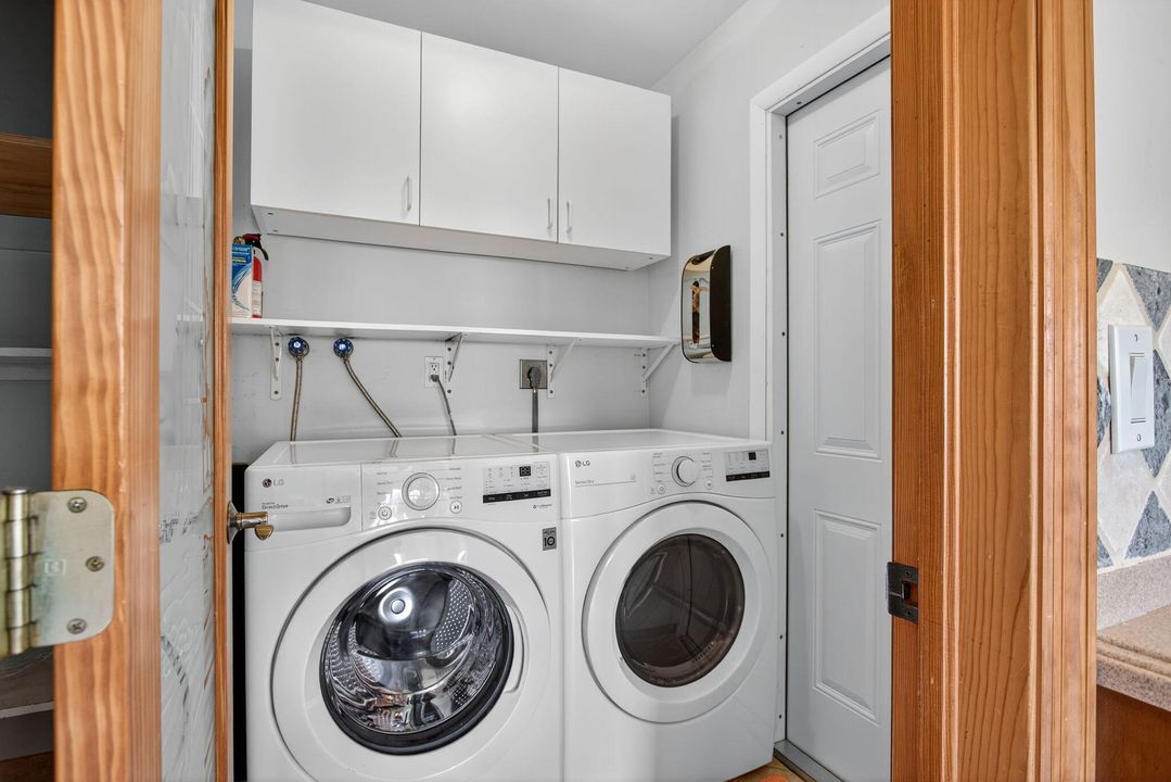 合同活跃: $3,000 (2 贝兹, 2 浴室, 1100 平方英尺)