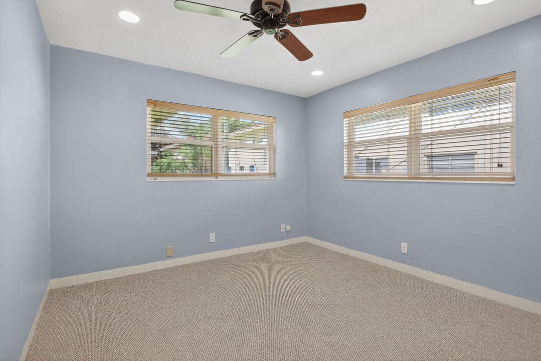 合同活跃: $3,000 (2 贝兹, 2 浴室, 1100 平方英尺)