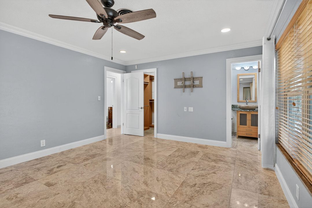 合同活跃: $3,000 (2 贝兹, 2 浴室, 1100 平方英尺)