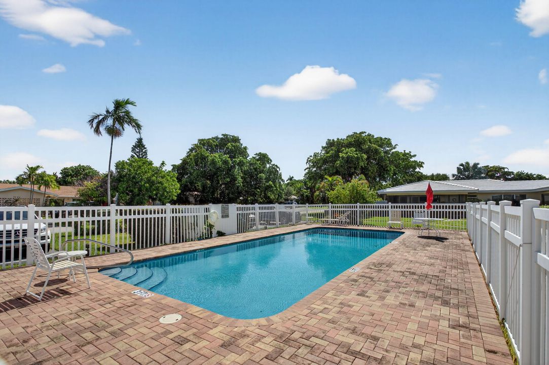 合同活跃: $3,000 (2 贝兹, 2 浴室, 1100 平方英尺)