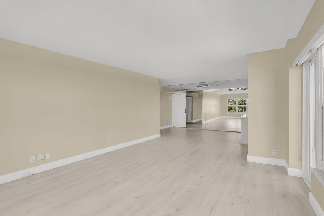 For Sale: $449,000 (2 beds, 2 baths, 1265 Square Feet)