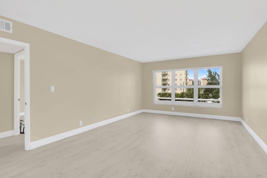 For Sale: $449,000 (2 beds, 2 baths, 1265 Square Feet)