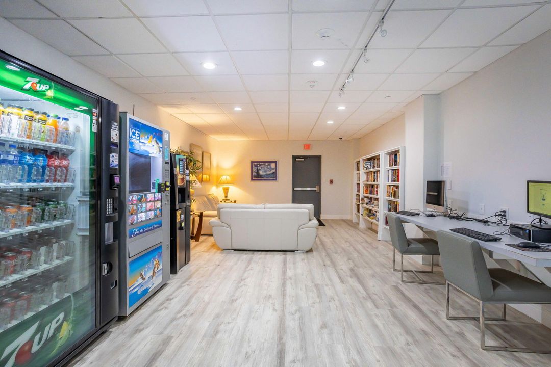 For Sale: $449,000 (2 beds, 2 baths, 1265 Square Feet)