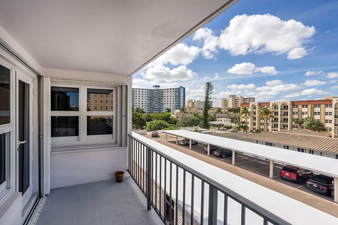 For Sale: $449,000 (2 beds, 2 baths, 1265 Square Feet)