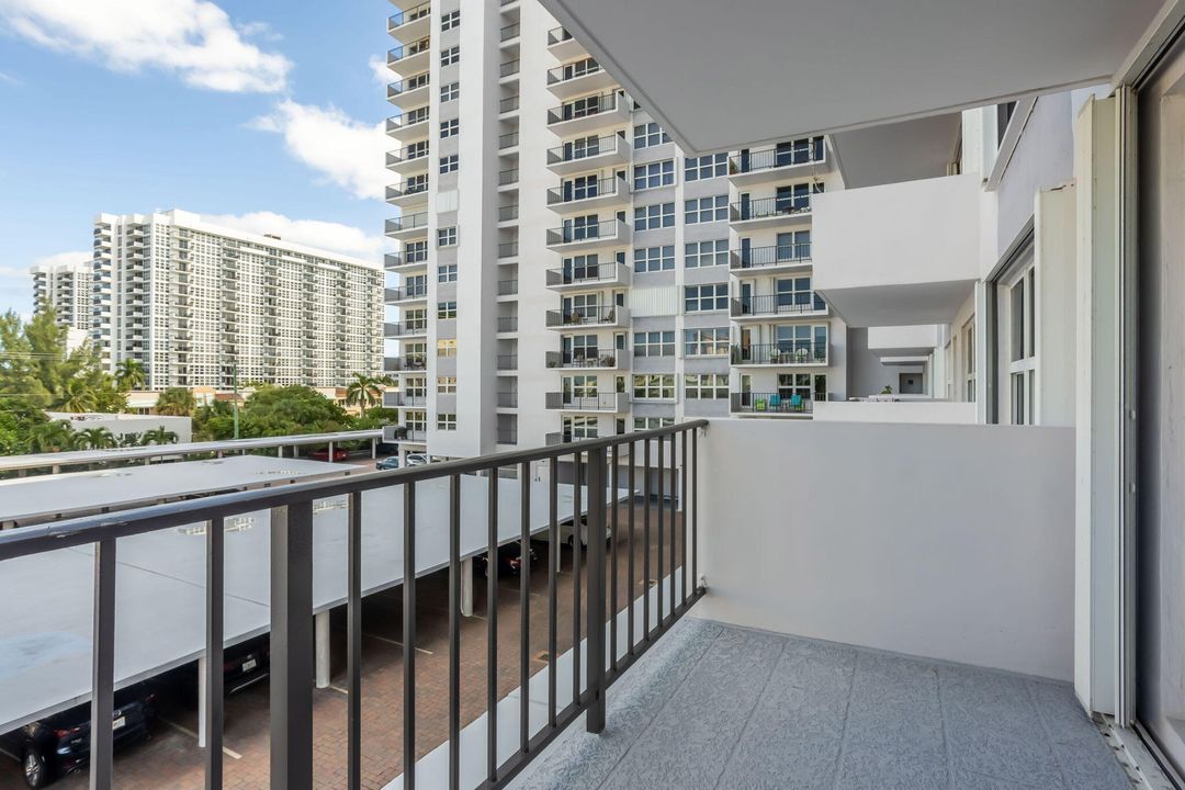 For Sale: $449,000 (2 beds, 2 baths, 1265 Square Feet)