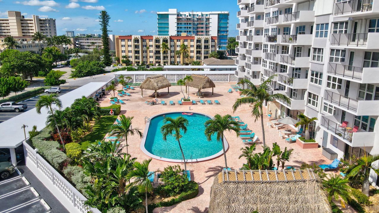 For Sale: $449,000 (2 beds, 2 baths, 1265 Square Feet)