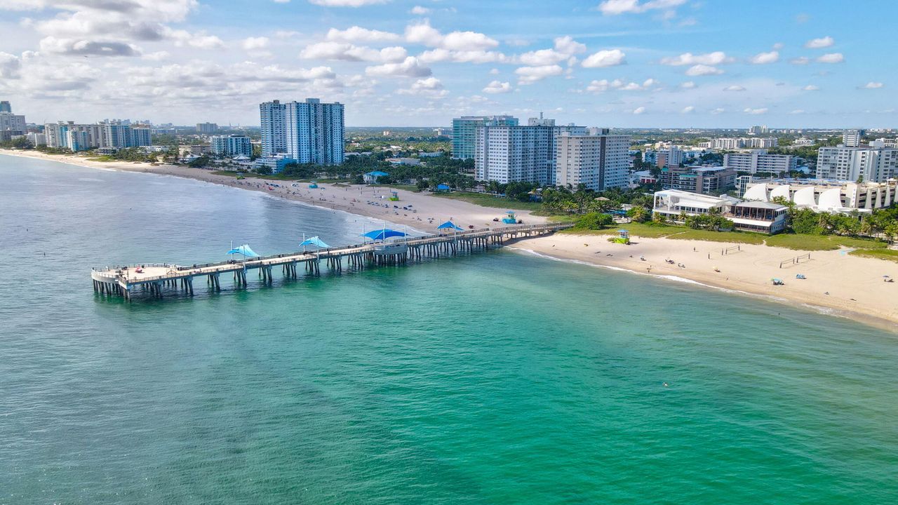 For Sale: $449,000 (2 beds, 2 baths, 1265 Square Feet)