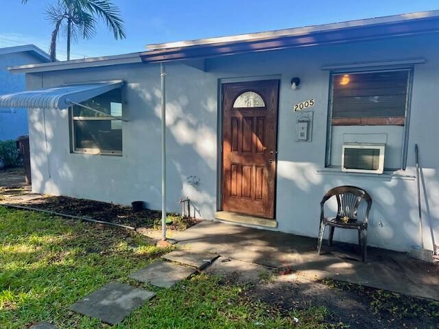 Recently Rented: $1,750 (2 beds, 1 baths, 650 Square Feet)
