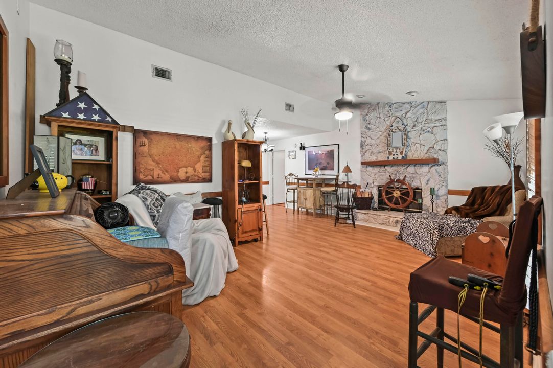 For Sale: $673,000 (5 beds, 3 baths, 2500 Square Feet)